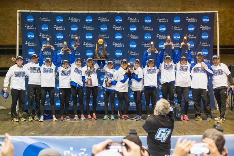 Women's cross country team